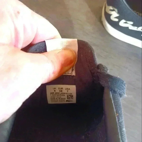 Lacoste Tennis Shoes Unisex Like New - Picture 6 of 6